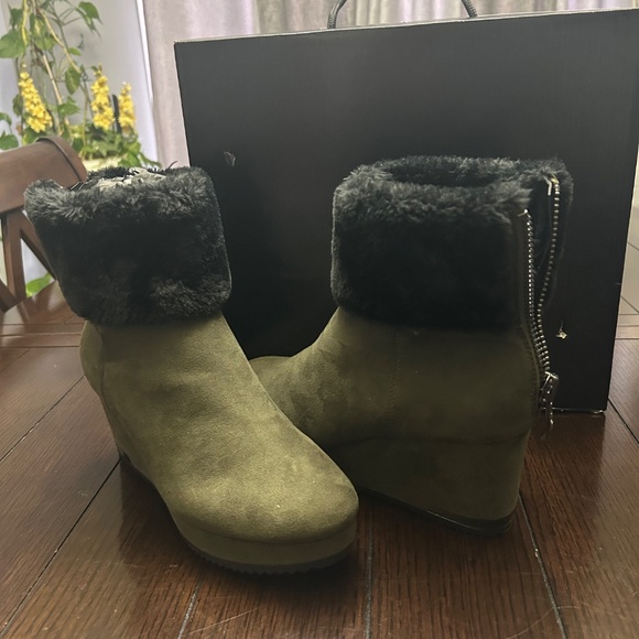 New in Box. DKNY Nadra-Wedge Bootie, Faux Cow Fur, Camo Green/Blk - Picture 4 of 10